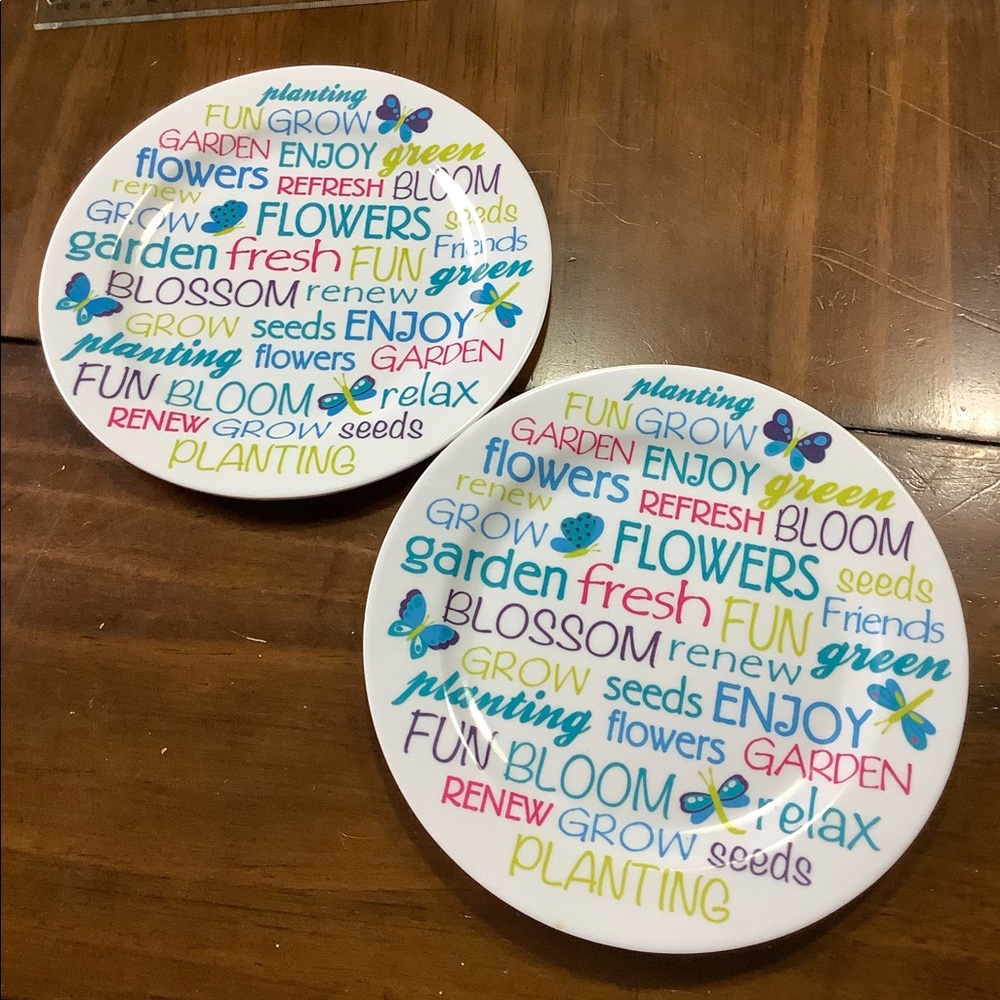 Set of 2 Flower Plates 7 1/2 inch